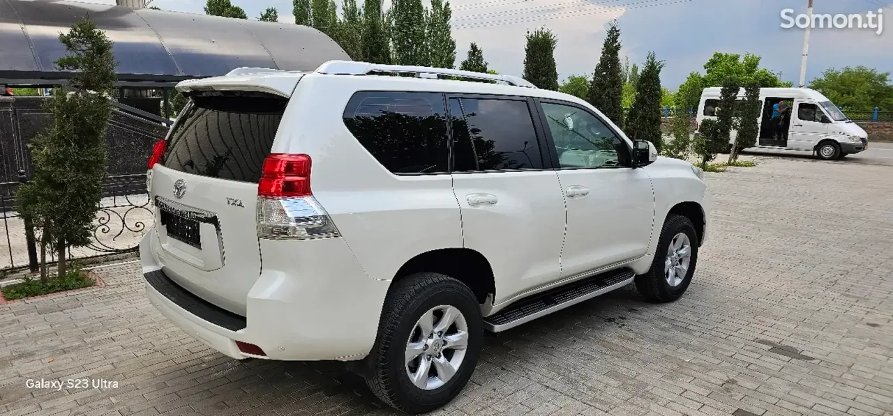 Toyota Land Cruiser Prado 2012 · 2.7 AT