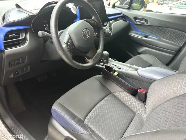 Toyota C-HR 2023 · 2.0 AT