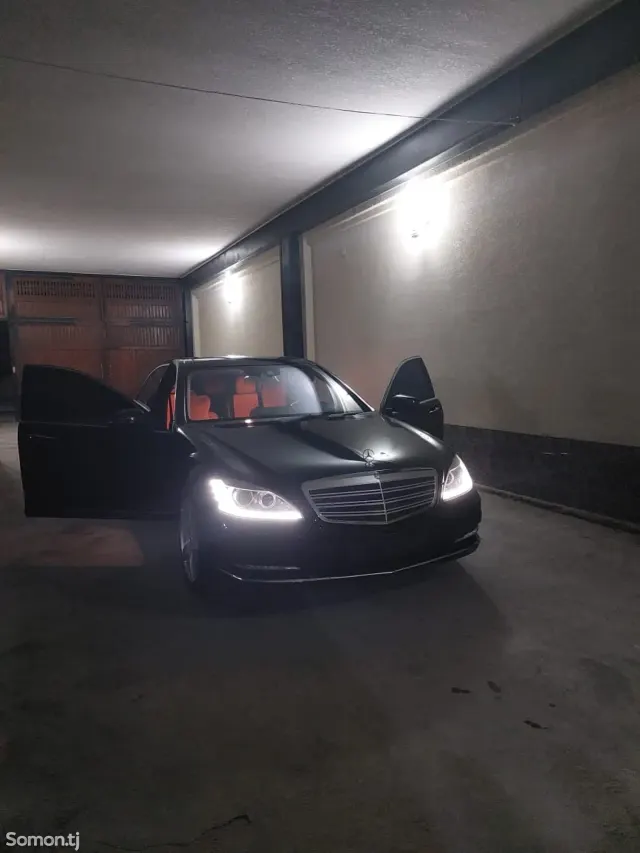 Mercedes-Benz S class 2011 · 5.0 AT