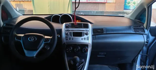 Toyota Corolla Verso 2011 · 1.8 MT