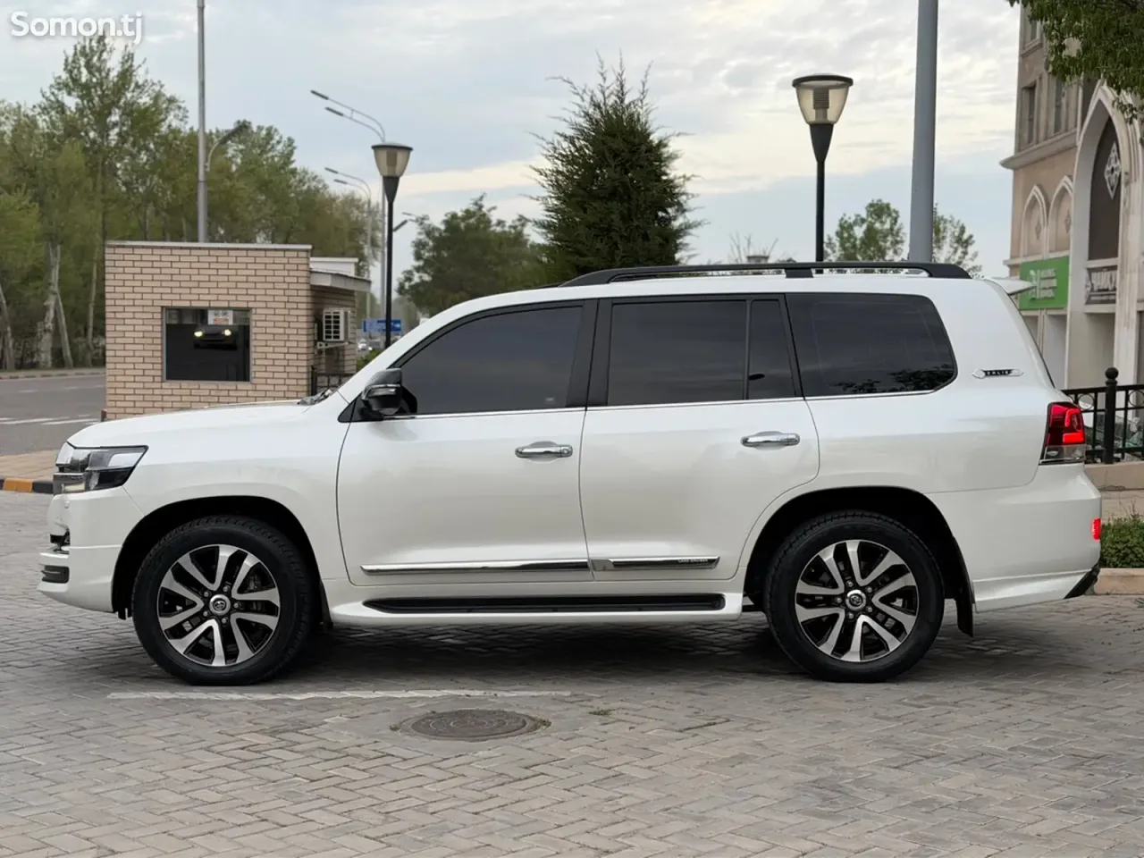 Toyota Land Cruiser 2018 · 4.5 AT