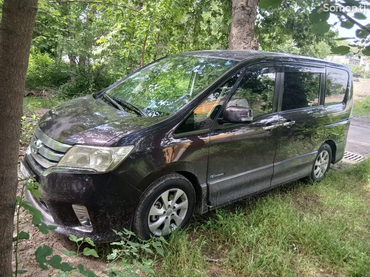 Nissan Serena 2014 · AT