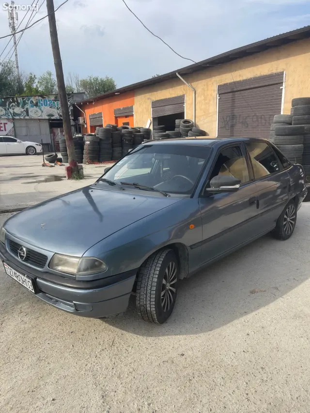 Opel Astra F 1997 · 1.6 MT