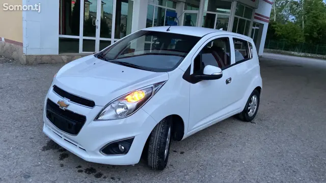 Chevrolet Spark 2015 · 1.0 AT