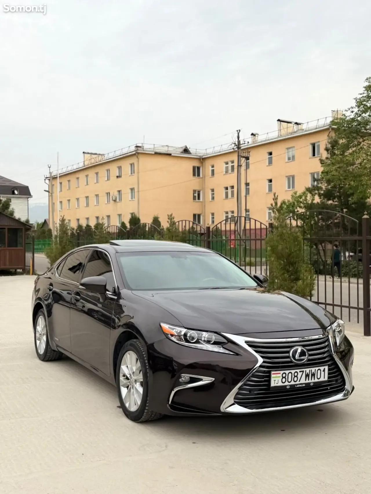 Lexus ES series 2013 · 2.5 AT