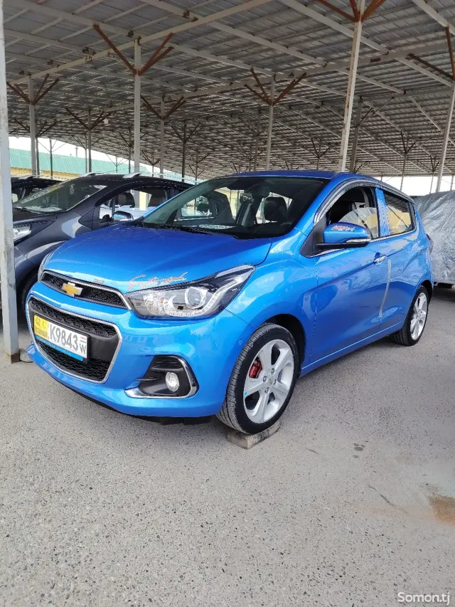 Chevrolet Spark 2015 · 1.0 AT
