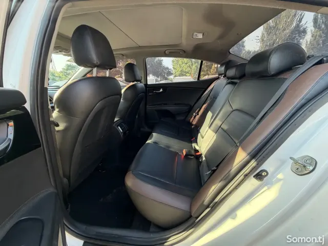 Kia K4 2018 · 2.0 AT