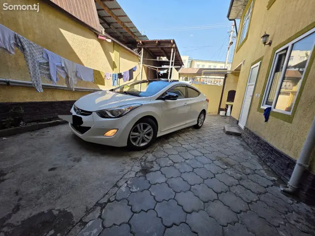 Hyundai Avante 2013 · 1.6 AT