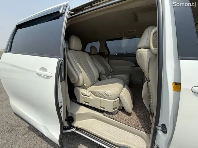 Toyota Previa 2008 · 2.4 AT