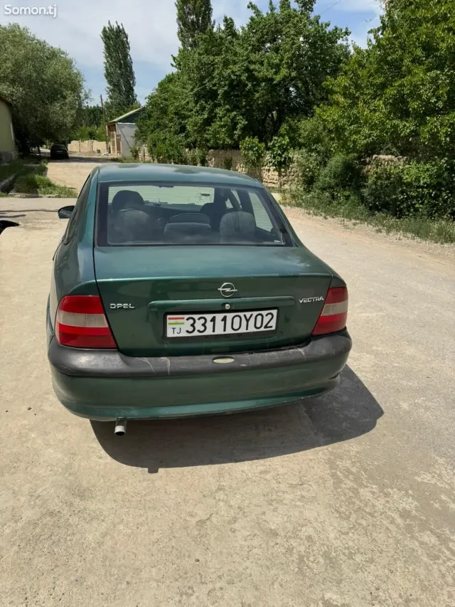 Opel Vectra B 1996 · 1.6 MT