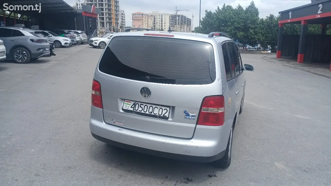 Volkswagen Touran 2006 · 1.6 AT