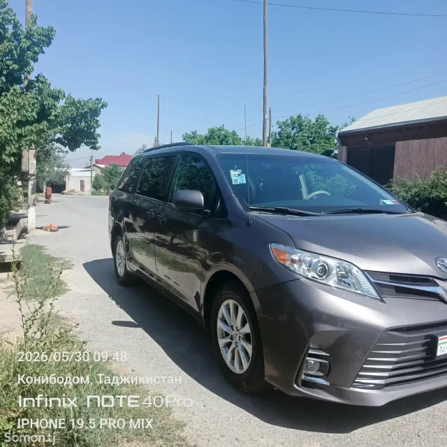 Toyota Sienna 2014 · 3.5 AT