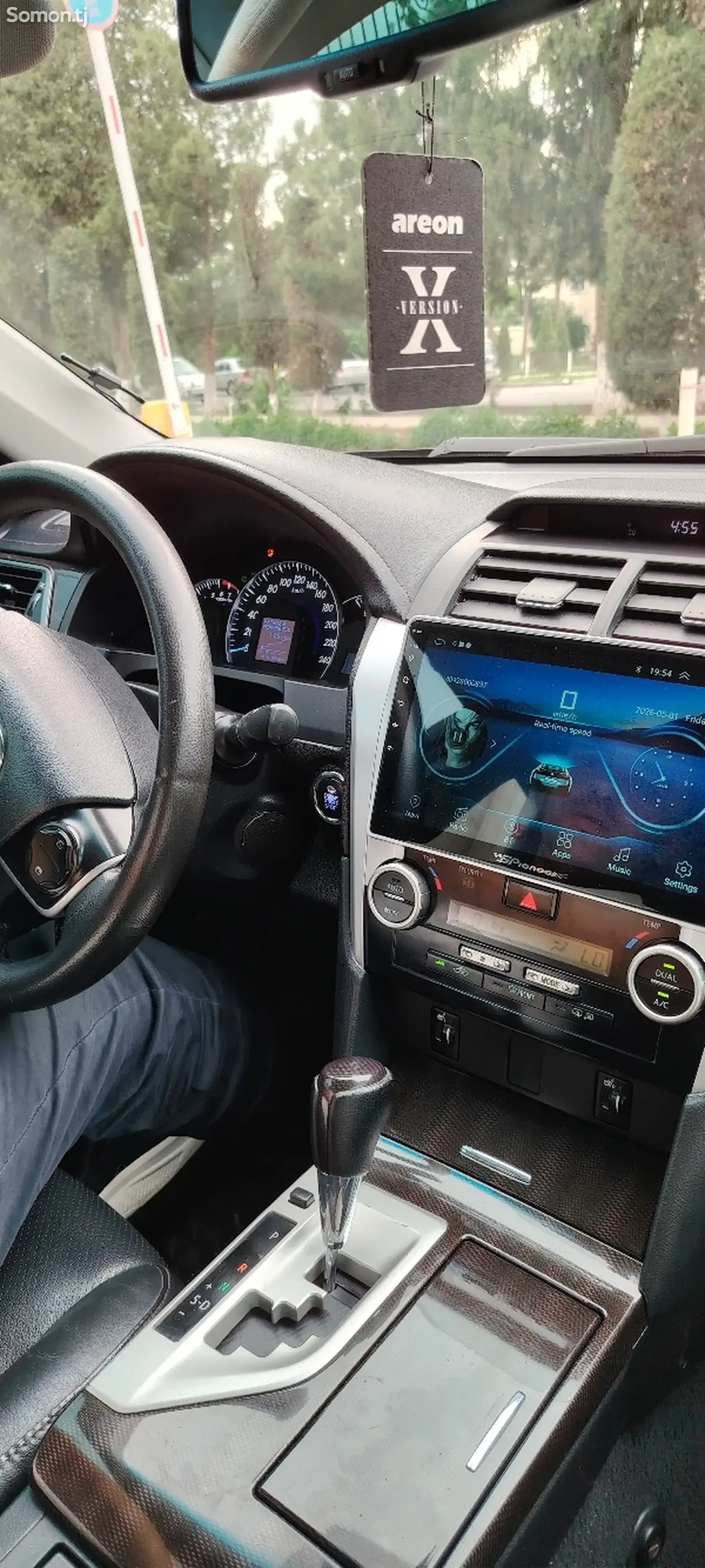 Toyota Camry 2014 · AT