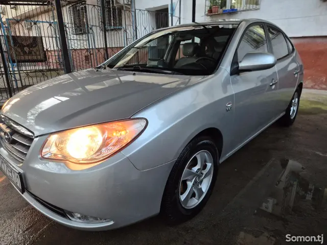 Hyundai Avante 2009 · 1.6 AT