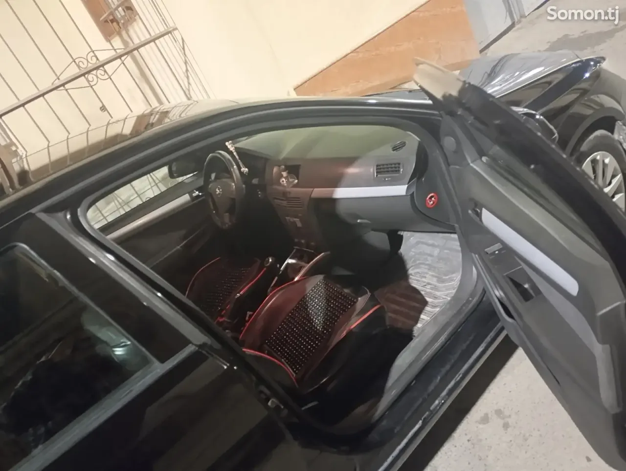 Opel Astra H 2006 · 1.6 MT