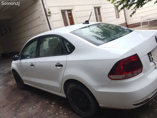 Volkswagen Polo 2017 · 1.6 MT