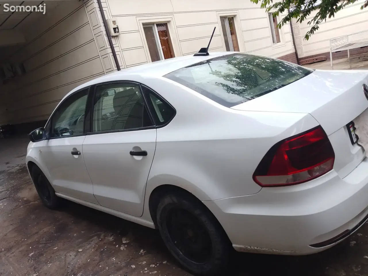Volkswagen Polo 2017 · 1.6 MT