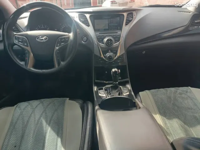 Hyundai Grandeur 2015 · 3.0 AT