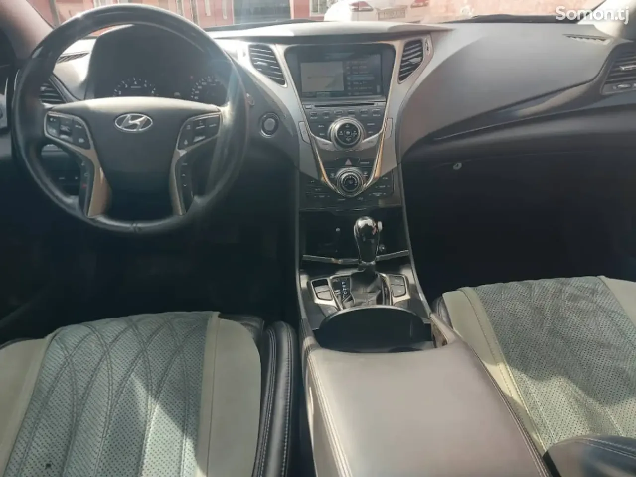 Hyundai Grandeur 2015 · 3.0 AT
