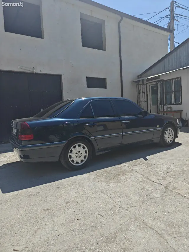 Mercedes-Benz C class 1999 · 2.4 AT