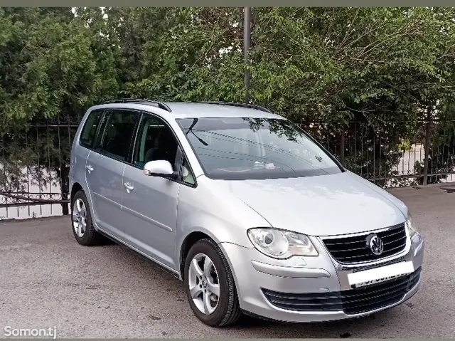 Volkswagen Touran 2007 · 2.0 AT