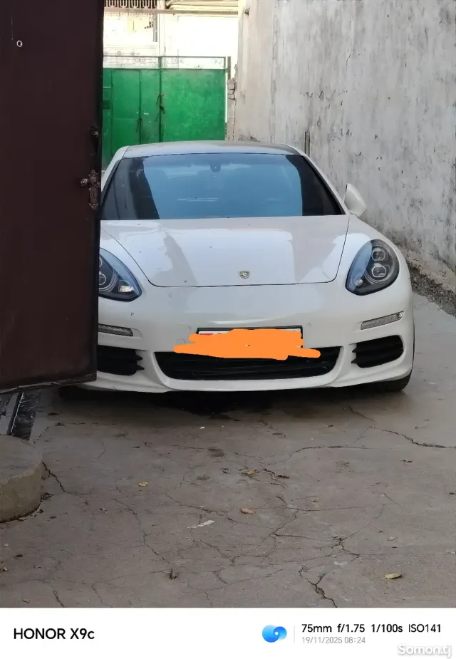 Porsche Panamera 2011 · 4.8 AT