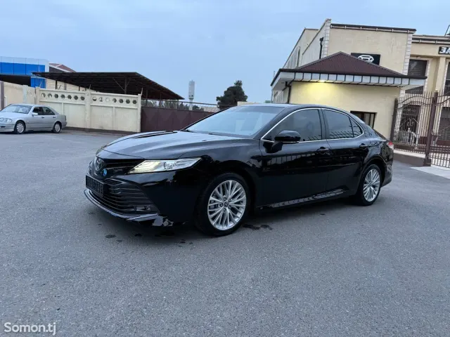 Toyota Camry 2020 · 2.0 AT