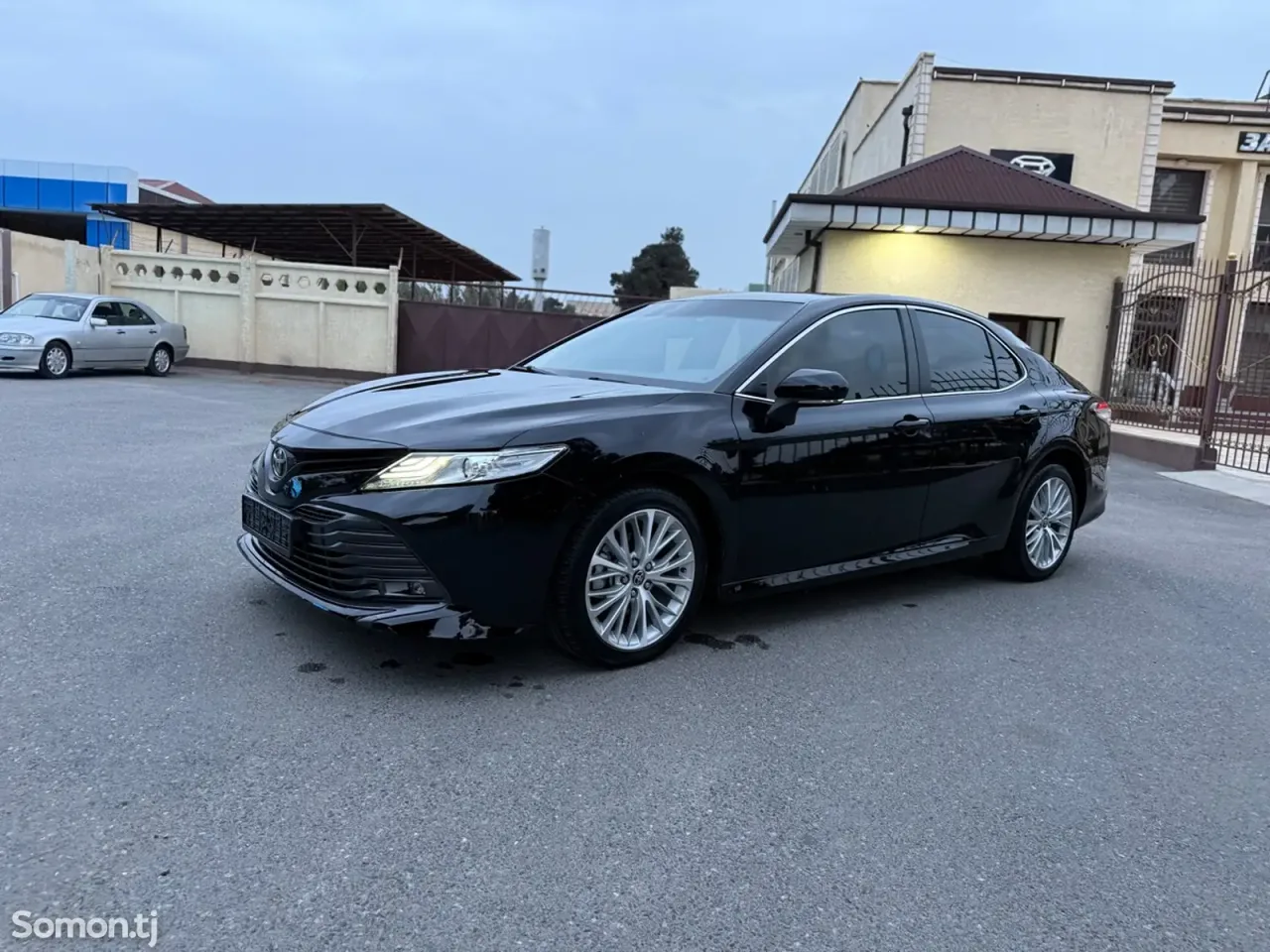 Toyota Camry 2020 · 2.0 AT