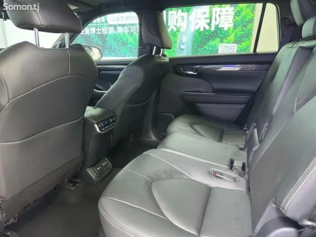 Toyota Crown 2025 · 2.5 AT