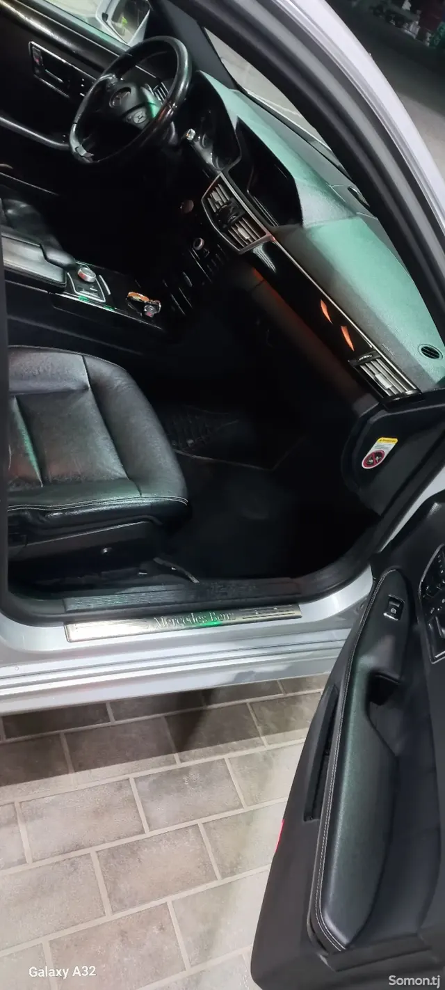 Mercedes-Benz E class 2010 · 3.5 AT