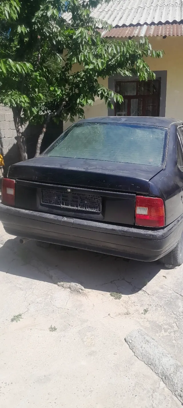 Opel Vectra A 1993 · 1.8 MT