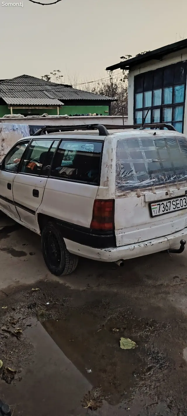 Opel Astra F 1994 · 1.6 MT