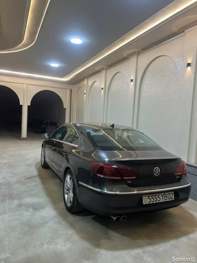 Volkswagen Passat 2013 · 2.0 AT