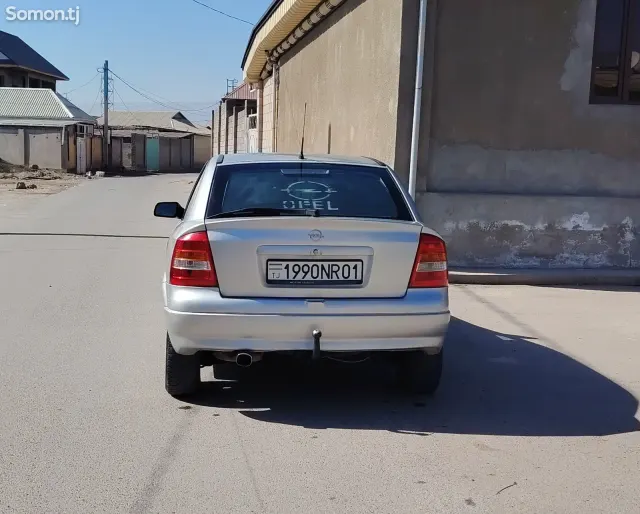 Opel Astra G 1999 · 1.6 MT