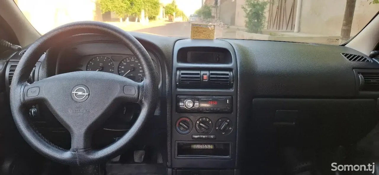 Opel Astra G 1999 · 1.6 MT