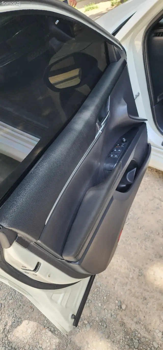 Toyota Camry 2018 · 2.5 AT