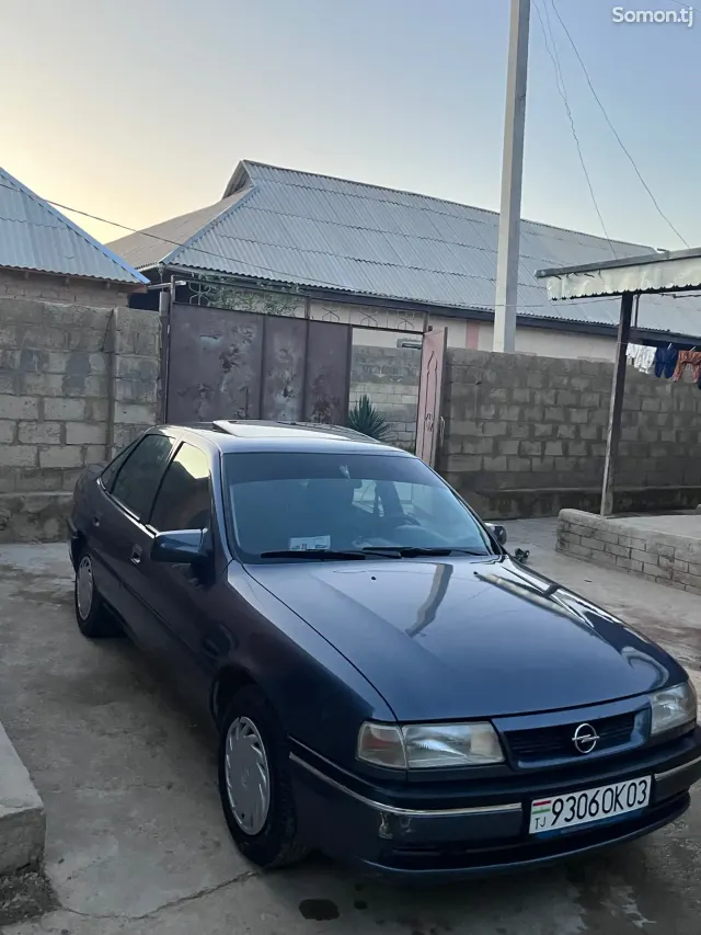 Opel Vectra A 1995 · 1.6 MT