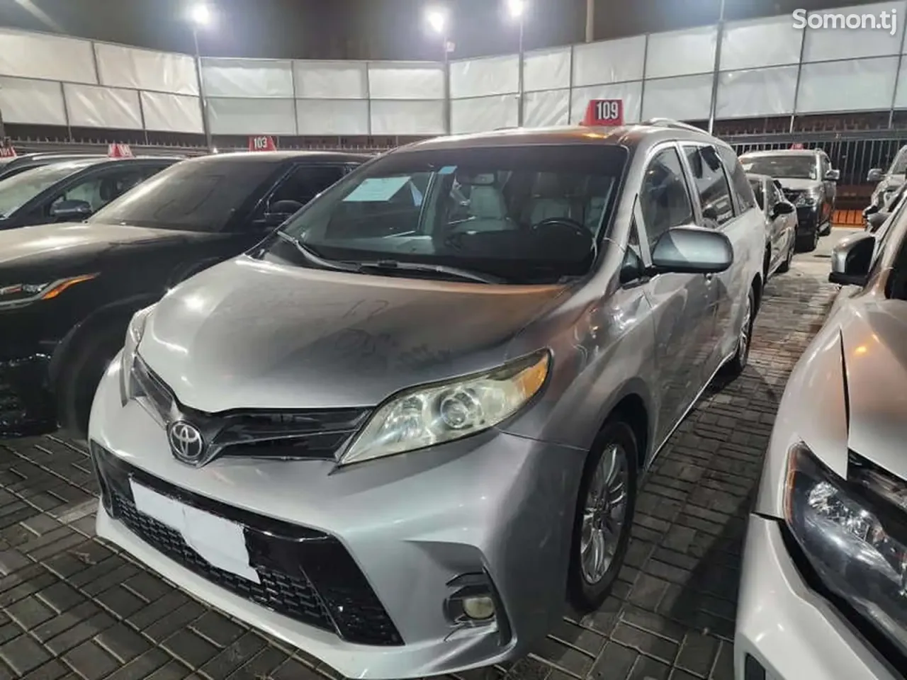 Toyota Sienna 2015 · 3.5 AT