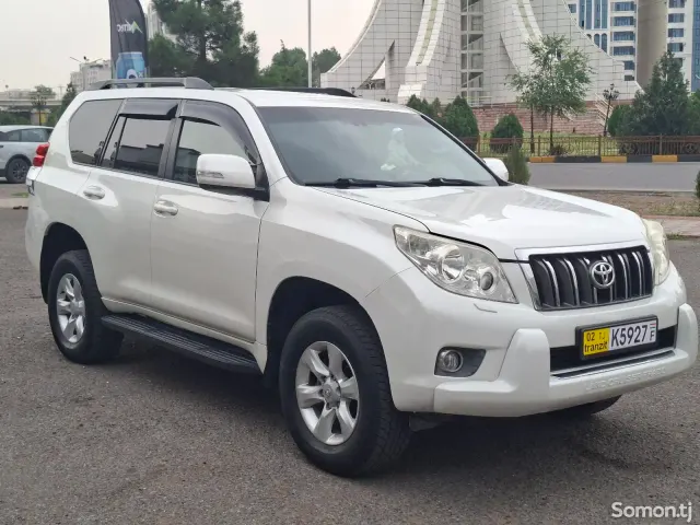 Toyota Land Cruiser Prado 2011 · 2.7 AT