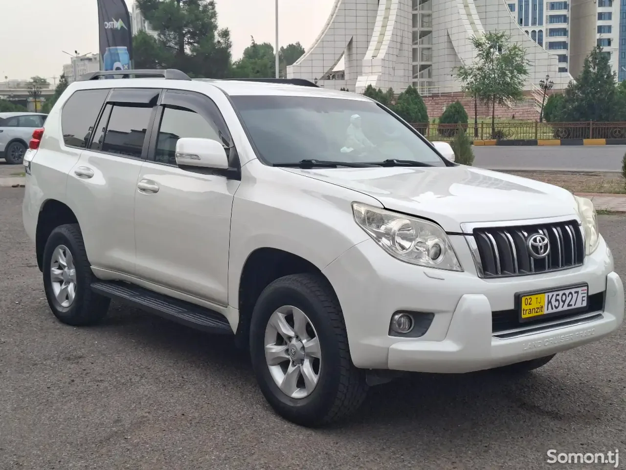 Toyota Land Cruiser Prado 2011 · 2.7 AT
