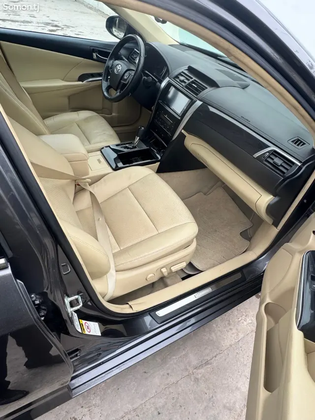 Toyota Camry 2015 · 2.5 AT