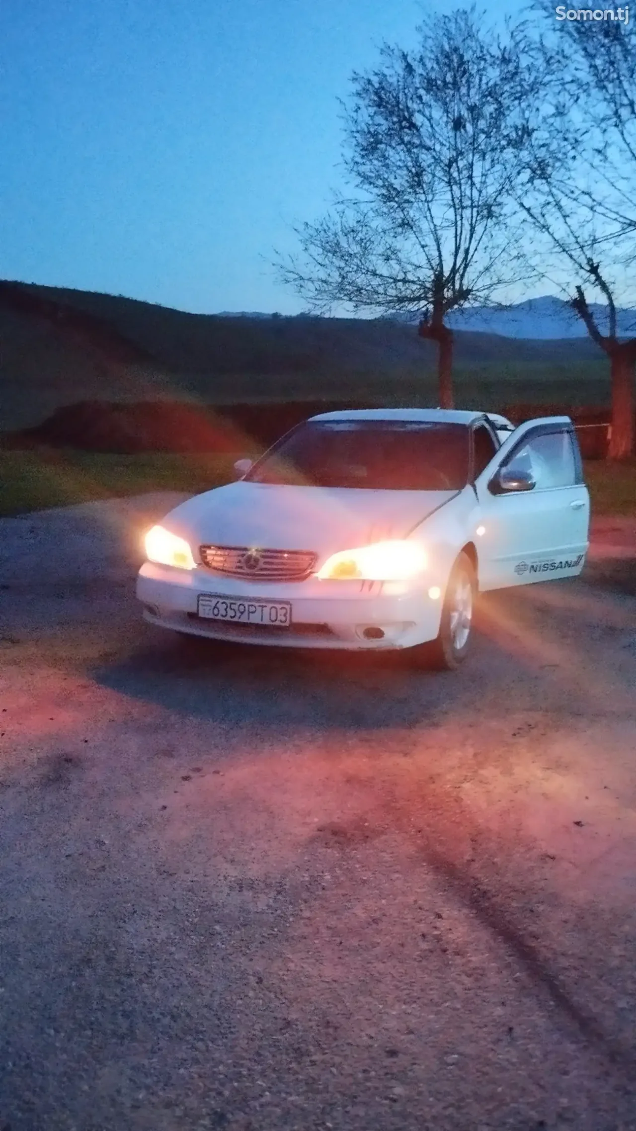 Nissan Maxima 1999 · 2.0 AT