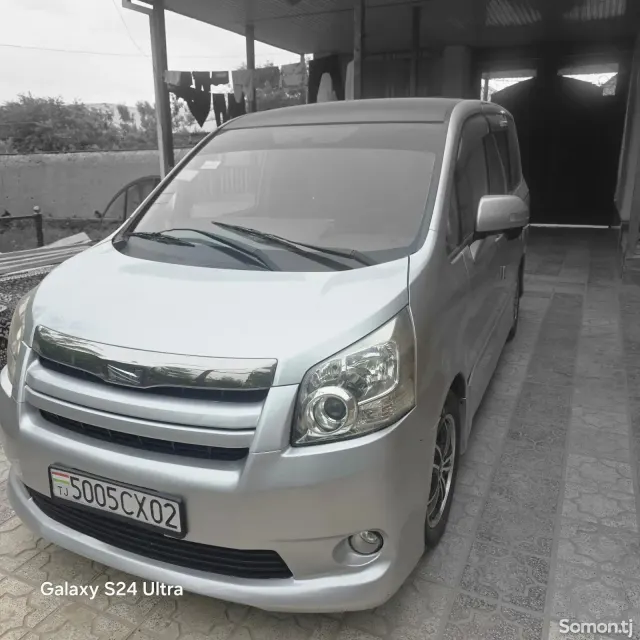 Toyota Noah 2009 · 2.0 AT
