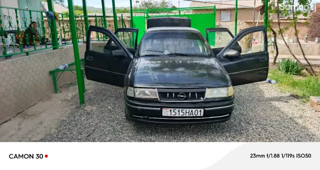 Opel Vectra A 1994 · 1.6 MT