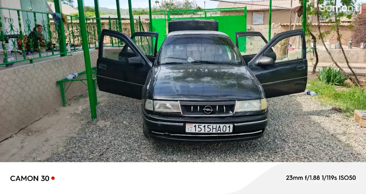 Opel Vectra A 1994 · 1.6 MT