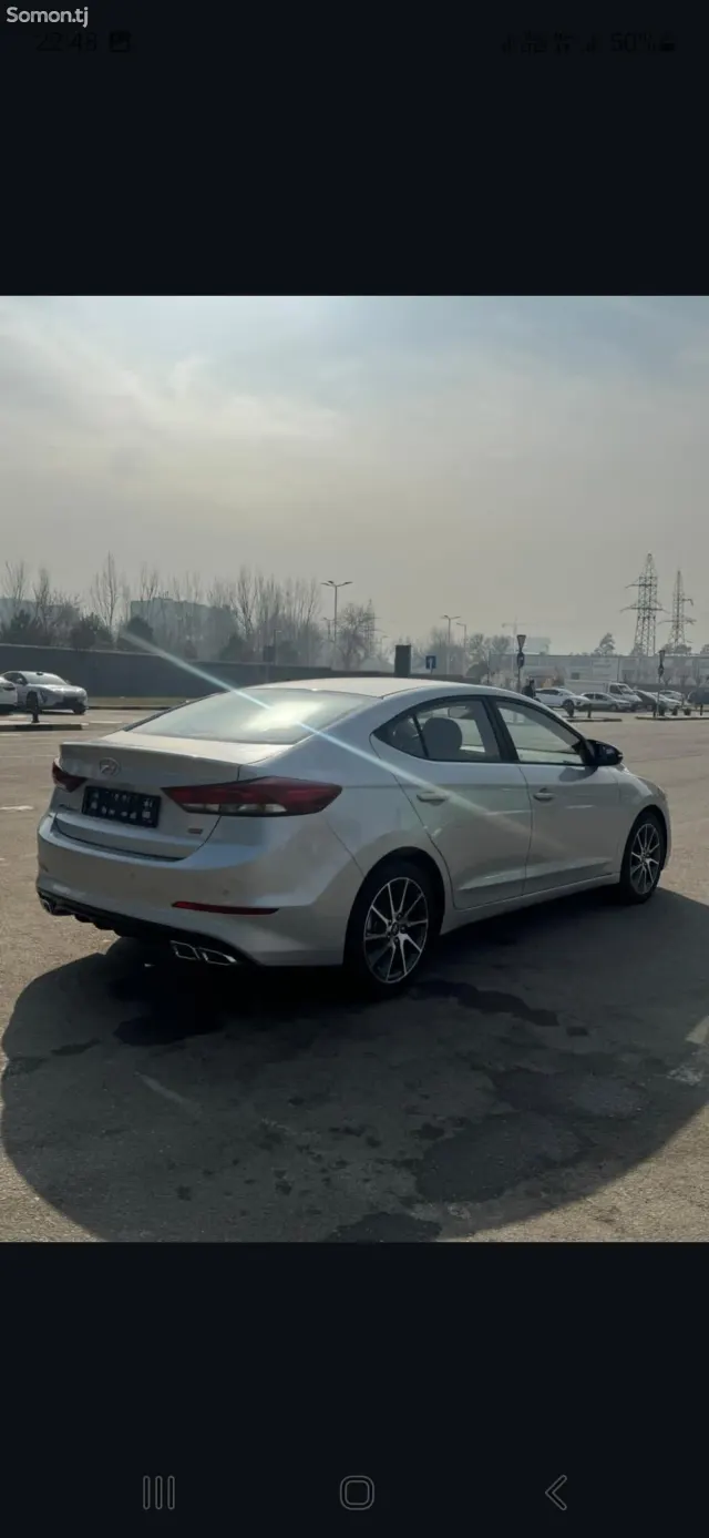 Hyundai Avante 2015 · 1.6 AT