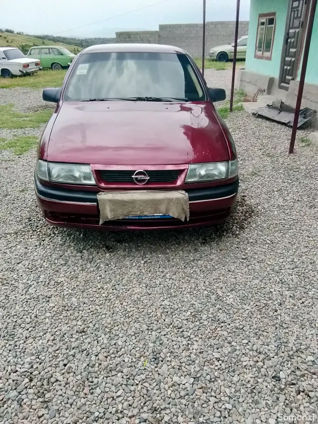 Opel Vectra B 1991 · 0.6 MT
