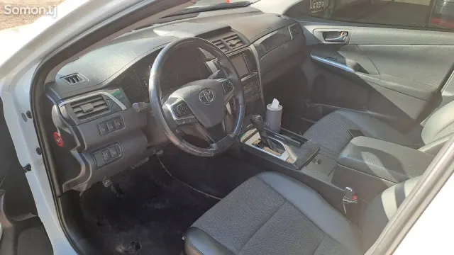 Toyota Camry 2016 · 2.5 AT