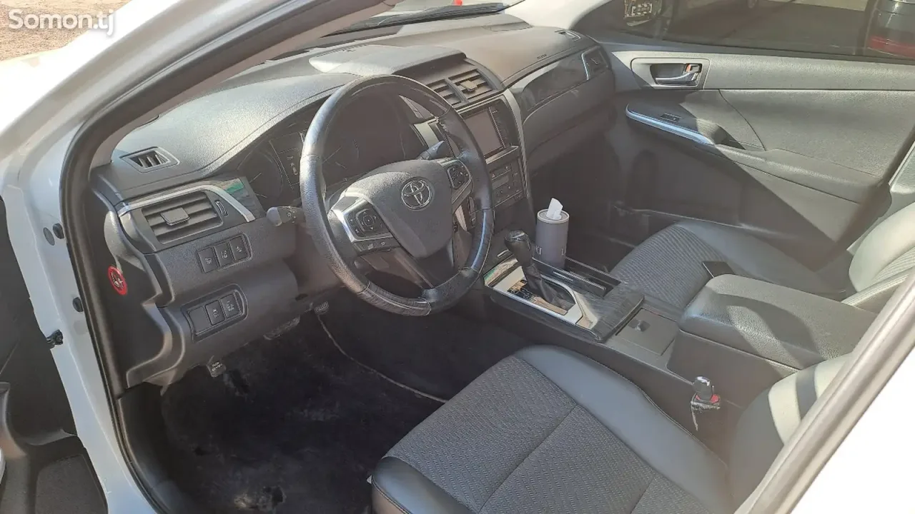 Toyota Camry 2016 · 2.5 AT