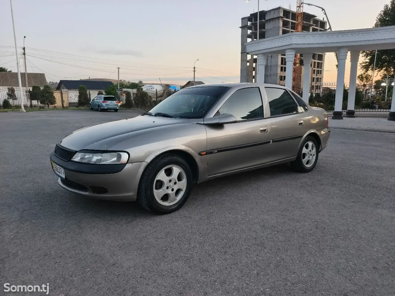 Opel Vectra B 1996 · 1.6 MT